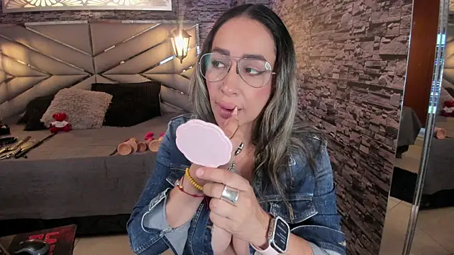 Nicolle Doll  online show from June 2026 04:31:02 PM