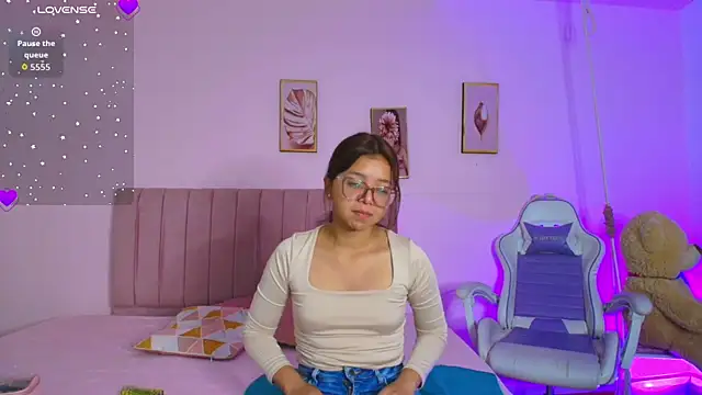 Zoow bluussh online show from February 2026 12:25:01 PM