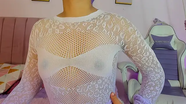 Zoow bluussh online show from April 2026 12:32:01 PM