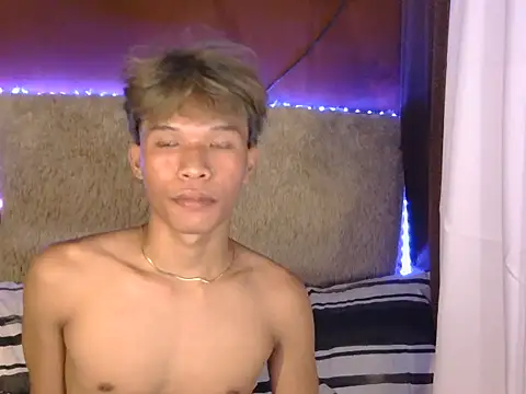 Snapshot of Nick_cummer12 chatting on April 2026 01:33:02 PM Nick cummer12 online show from April 2026 01:33:02 PM