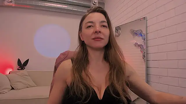 Snapshot of DianaAvis chatting on March 2026 05:44:01 AM DianaAvis online show from March 2026 05:44:01 AM