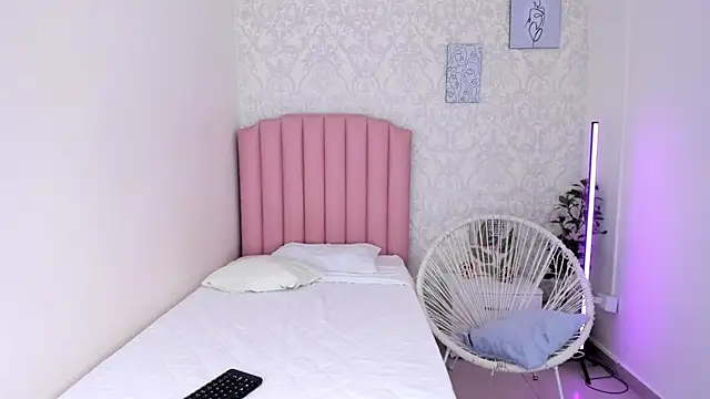 Snapshot of Mara_Galle chatting on April 2026 07:58:01 PM Mara Galle online show from April 2026 07:58:01 PM