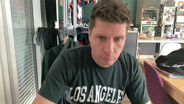 Snapshot of Minmoi1984 chatting on March 2026 09:15:01 AM Minmoi1984 online show from March 2026 09:15:01 AM