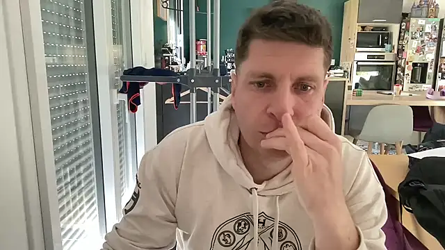 Snapshot of Minmoi1984 chatting on March 2026 02:42:01 PM Minmoi1984 online show from March 2026 02:42:01 PM