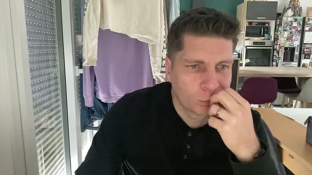 Snapshot of Minmoi1984 chatting on March 2026 11:44:02 AM Minmoi1984 online show from March 2026 11:44:02 AM