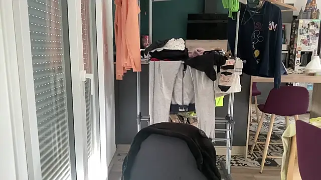 Snapshot of Minmoi1984 chatting on April 2026 09:04:01 AM Minmoi1984 online show from April 2026 09:04:01 AM