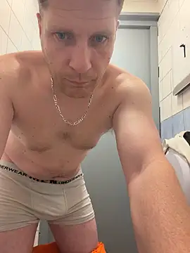 Snapshot of Minmoi1984 chatting on April 2026 08:33:01 PM Minmoi1984 online show from April 2026 08:33:01 PM