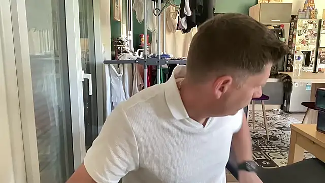 Snapshot of Minmoi1984 chatting on April 2026 09:37:01 AM Minmoi1984 online show from April 2026 09:37:01 AM