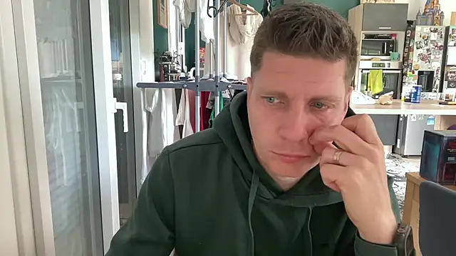 Snapshot of Minmoi1984 chatting on April 2026 08:06:01 AM Minmoi1984 online show from April 2026 08:06:01 AM