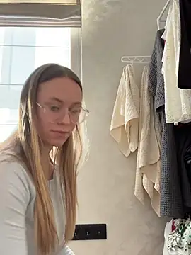 Snapshot of Vikkie_seXyGiiiirl_XoXo chatting on March 2026 12:22:02 PM Vikkie seXyGiiiirl XoXo online show from March 2026 12:22:02 PM