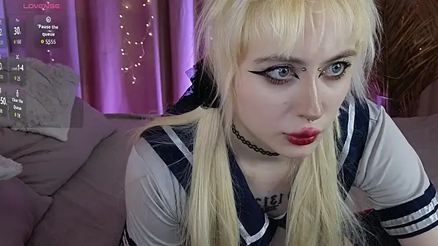 rraffaellka online show from May 2026 09:34:02 PM