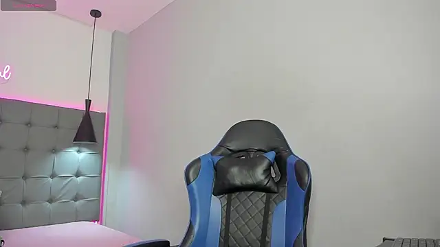 Julian Smith21 online show from March 2026 12:45:02 PM