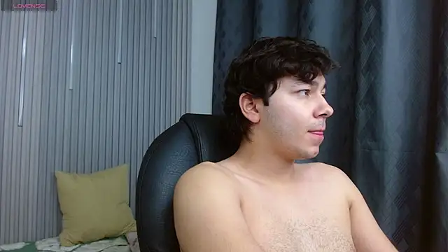 Snapshot of Julian_Smith21 chatting on June 2026 05:10:02 AM Julian Smith21 online show from June 2026 05:10:02 AM