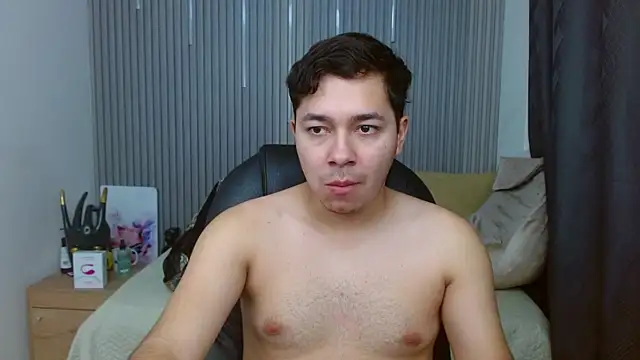 Snapshot of Julian_Smith21 chatting on July 2026 12:48:01 AM Julian Smith21 online show from July 2026 12:48:01 AM