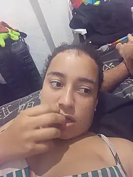 Snapshot of Ellem_05 chatting on April 2026 01:14:01 AM Ellem 05 online show from April 2026 01:14:01 AM