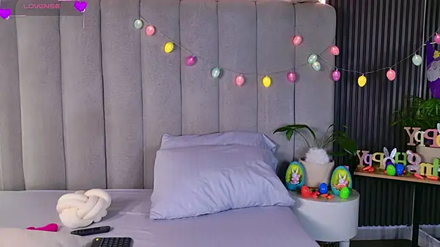 Snapshot of AlessiaAuren chatting on March 2026 04:17:02 PM AlessiaAuren online show from March 2026 04:17:02 PM