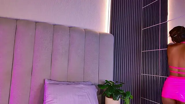 Snapshot of AlessiaAuren chatting on April 2026 08:20:02 PM AlessiaAuren online show from April 2026 08:20:02 PM