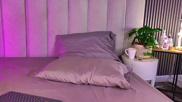 Snapshot of AlessiaAuren chatting on April 2026 09:39:33 PM AlessiaAuren online show from April 2026 09:39:33 PM