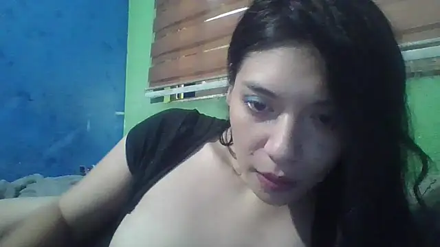 Snapshot of Soylilayblue chatting on April 2026 11:35:02 PM Soylilayblue online show from April 2026 11:35:02 PM