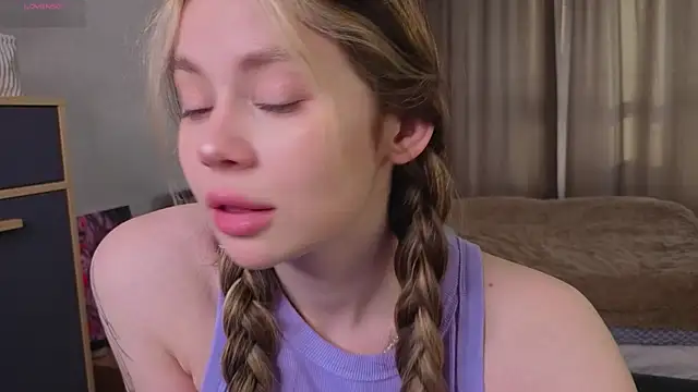 Snapshot of Dipamelly chatting on April 2026 02:09:02 AM Dipamelly online show from April 2026 02:09:02 AM