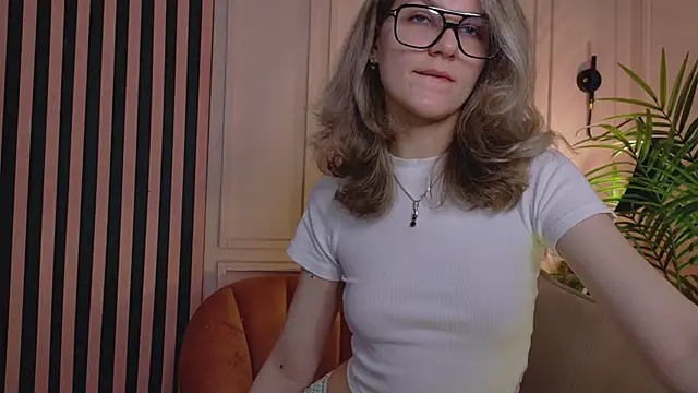 lychee chan online show from April 2026 01:14:01 PM