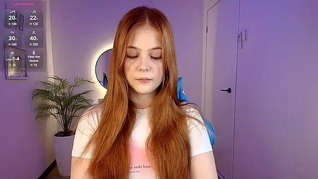 Snapshot of Elle_Funning chatting on March 2026 02:17:02 AM Elle Funning online show from March 2026 02:17:02 AM