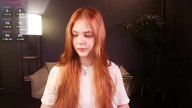 Snapshot of Elle_Funning chatting on April 2026 02:42:02 AM Elle Funning online show from April 2026 02:42:02 AM