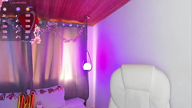 Snapshot of NixieSterling chatting on April 2026 09:28:01 PM NixieSterling online show from April 2026 09:28:01 PM