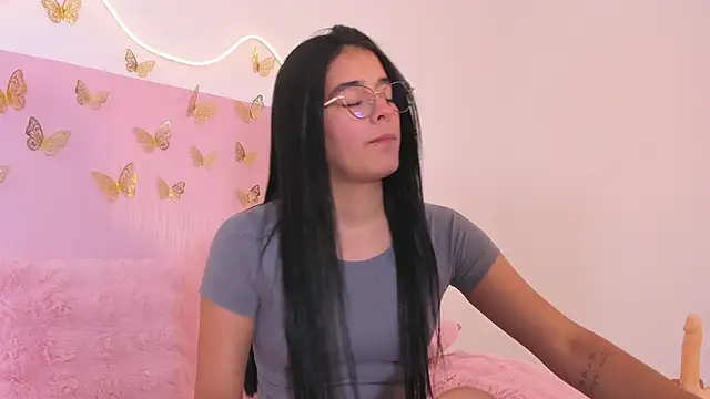 Snapshot of Isaa-queen chatting on April 2026 08:09:02 PM Isaa-queen online show from April 2026 08:09:02 PM