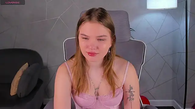 Saraa Broown online show from March 2026 01:01:02 AM