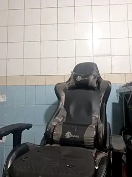 Snapshot of boyp3netrat0r chatting on April 2026 11:42:01 PM boyp3netrat0r online show from April 2026 11:42:01 PM