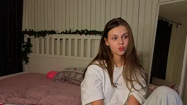 Snapshot of EarthaLevra chatting on March 2026 09:09:02 PM EarthaLevra online show from March 2026 09:09:02 PM