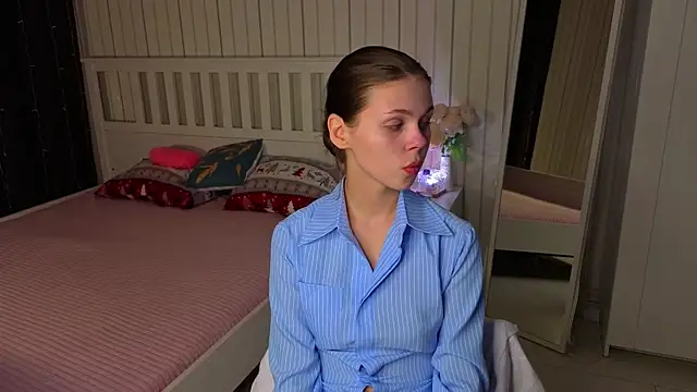 Snapshot of EarthaLevra chatting on March 2026 08:03:01 PM EarthaLevra online show from March 2026 08:03:01 PM