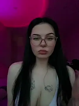 Snapshot of CindyMil chatting on June 2026 06:18:02 PM CindyMil online show from June 2026 06:18:02 PM