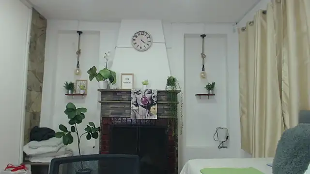 Emma hassani online show from April 2026 01:47:02 PM