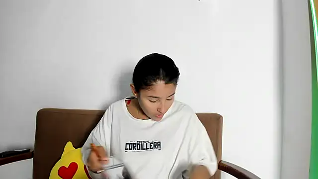 Snapshot of TatyGomez_ chatting on June 2026 04:19:02 AM TatyGomez online show from June 2026 04:19:02 AM