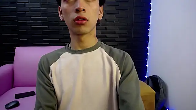 Snapshot of DanteLux chatting on March 2026 03:18:02 PM DanteLux online show from March 2026 03:18:02 PM