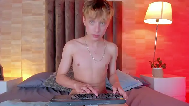 Isaac Grey online show from March 2026 07:28:01 PM