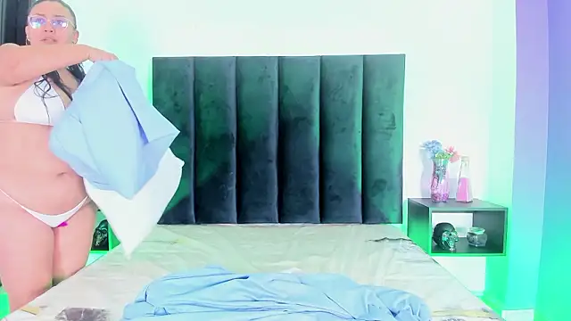 Snapshot of scarlet__ray_ chatting on March 2026 11:57:01 AM scarlet ray online show from March 2026 11:57:01 AM