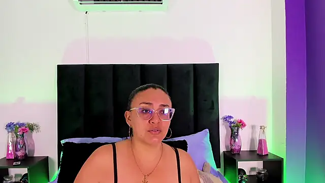 Snapshot of scarlet__ray_ chatting on March 2026 10:51:01 AM scarlet ray online show from March 2026 10:51:01 AM