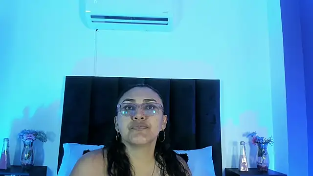 Snapshot of scarlet__ray_ chatting on April 2026 11:04:02 AM scarlet ray online show from April 2026 11:04:02 AM