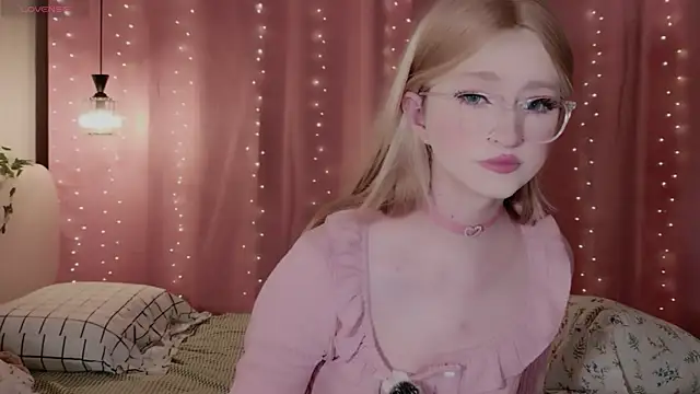 Snapshot of effy_dollie chatting on April 2026 04:54:01 PM effy dollie online show from April 2026 04:54:01 PM