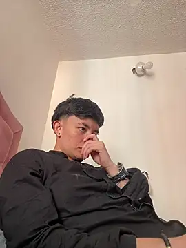 Tomnico 19 online show from March 2026 07:49:02 PM