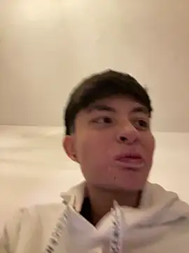 Tomnico 19 online show from April 2026 05:15:01 AM