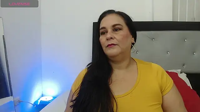 Sharlot curvy online show from April 2026 07:33:02 PM