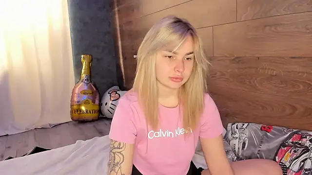 Snapshot of AmmyLuu chatting on March 2026 12:42:01 PM AmmyLuu online show from March 2026 12:42:01 PM