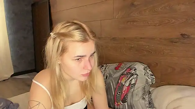 Snapshot of AmmyLuu chatting on April 2026 11:26:01 AM AmmyLuu online show from April 2026 11:26:01 AM