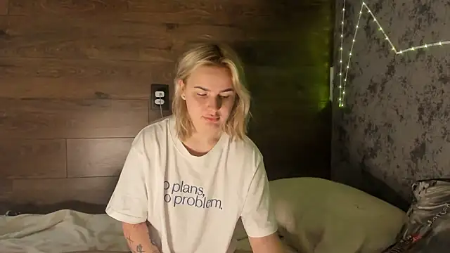 AmmyLuu online show from June 2026 11:47:01 AM