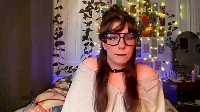 moonvampiq online show from March 2026 06:03:01 PM