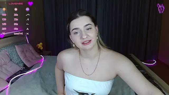 Snapshot of Smi1eF1ower chatting on March 2026 10:37:02 PM Smi1eF1ower online show from March 2026 10:37:02 PM